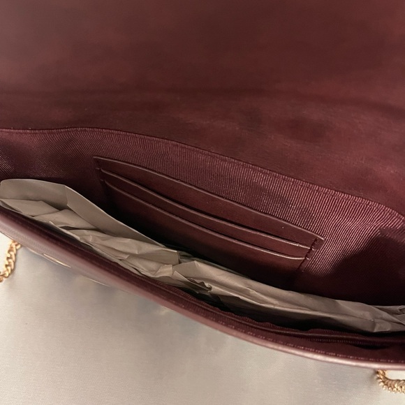 Ophelia Roe Burgundy Grommet Clutch/Crossbody Sz 10”W x 6.5”T NWT - Picture 6 of 8